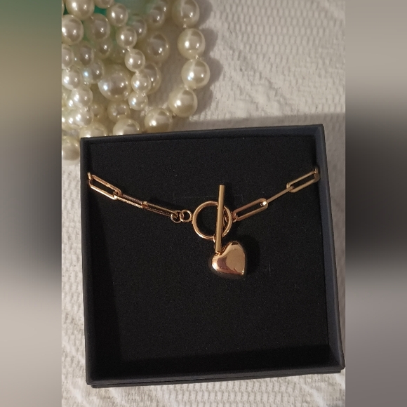 Jewelry - NEW 18K Gold Plated Chain Bracelet Heart Charm Toggle Clasp